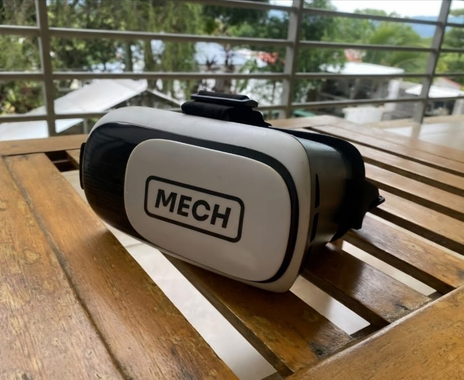 Lentes de realidad virtual con la marca MECH