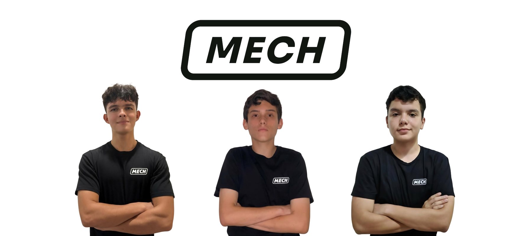 Retrato oficial de los miembros de MECH con el logo de la empresa