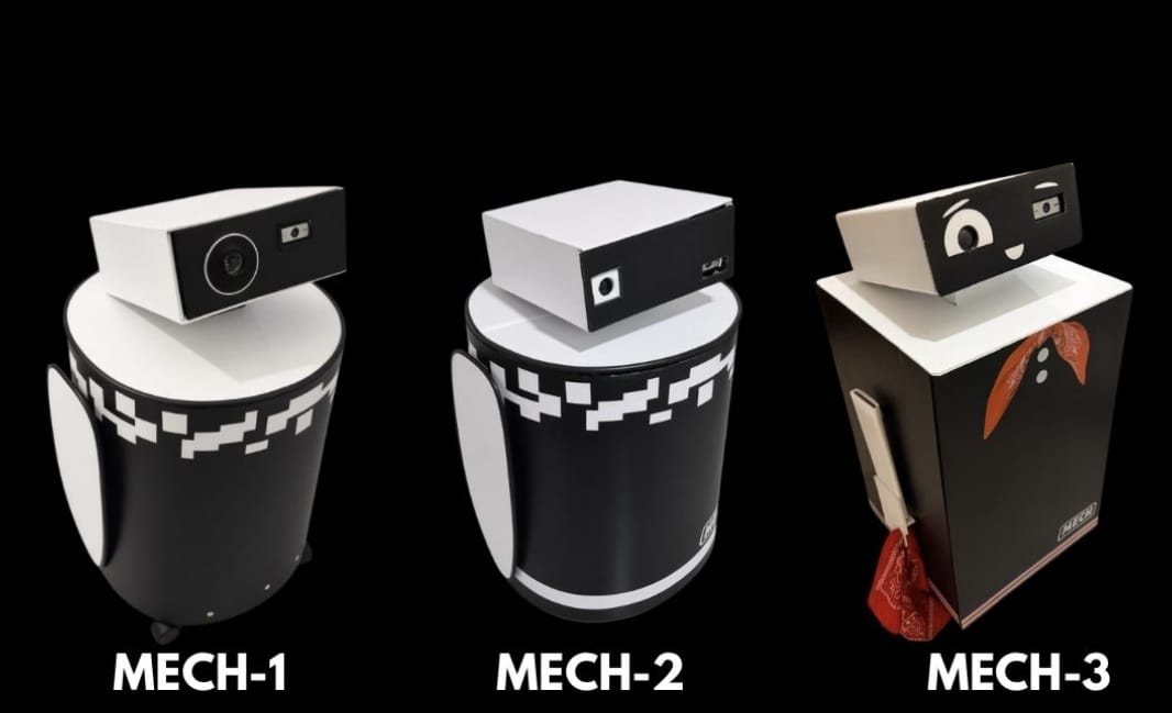 MECH-1, MECH-2 y MECH-3 lado a lado: del cilindro con franja de píxeles al cuerpo rectangular con cara expresiva y pañuelo rojo